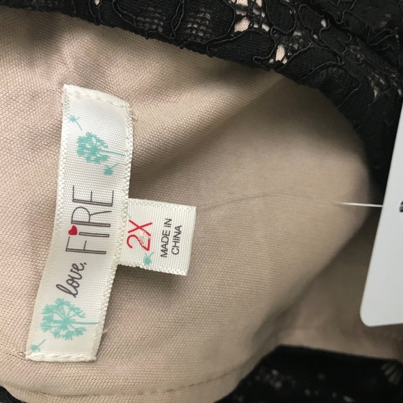 ⛔️Love Fire Mock Neck Lace Tank Top - Picture 4 of 8